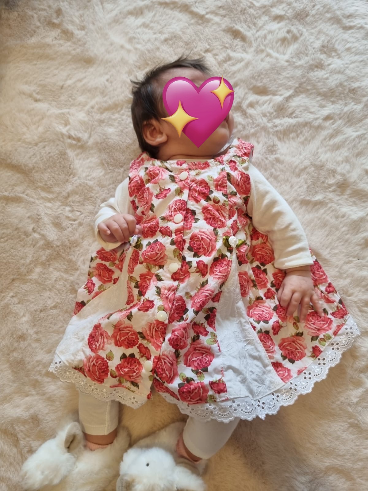 Bébé avec sa petite robe(photo prise par la maman).