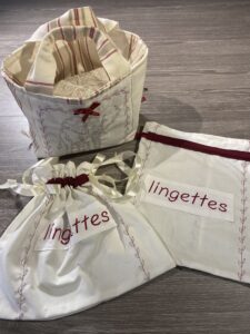 Des pochettes broder ´lingettes ´ pour laver vos lingettes dans la machine, ou pour les amener dans votre sac à langer. 